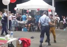 Vovô dança na rave e policia junta-se a ele