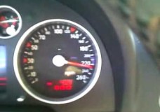 Audi tt a 240 km por hora na estrada