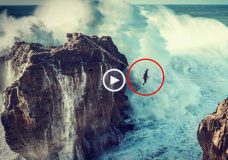 Slackliner andou por cima das ondas gigantes da Nazaré sob um cabo de aço